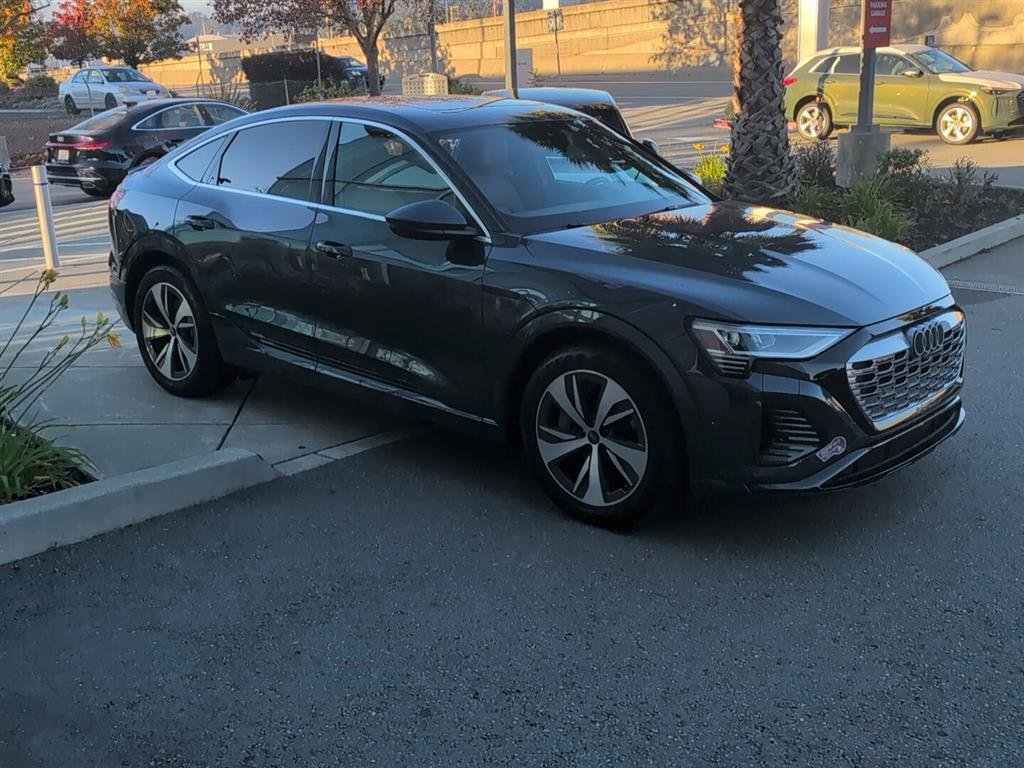Used 2024 Audi Q8 e-tron Premium Plus image 5