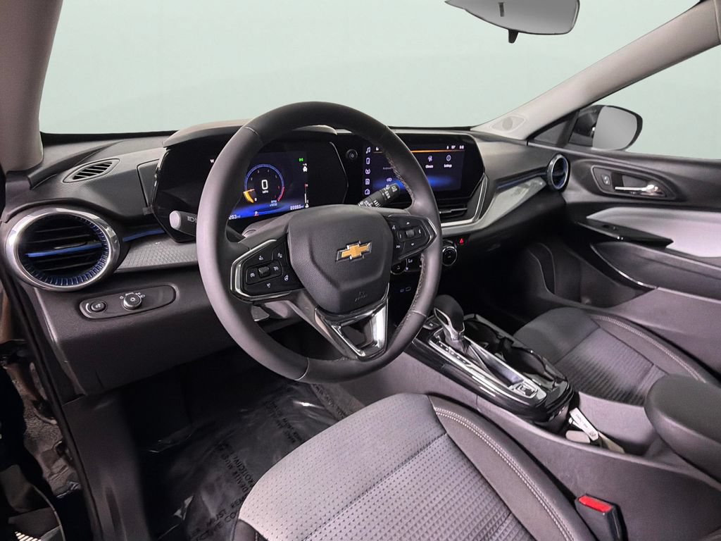 Certified 2025 Chevrolet Trax LT w/ Driver Confidence Package FWD image 18