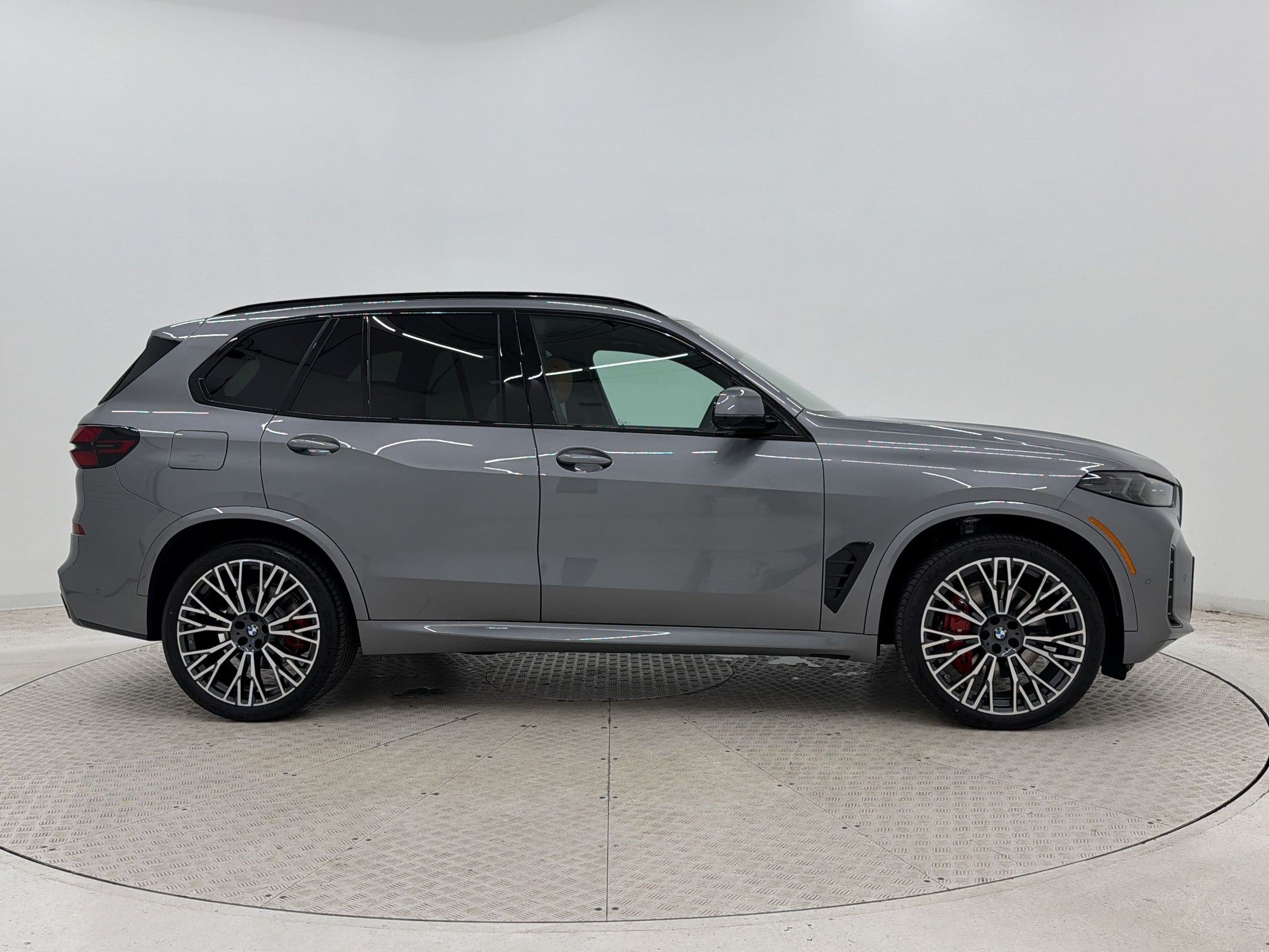 New 2026 BMW X5 xDrive40i w/ M Sport Package AWD/4WD image 8