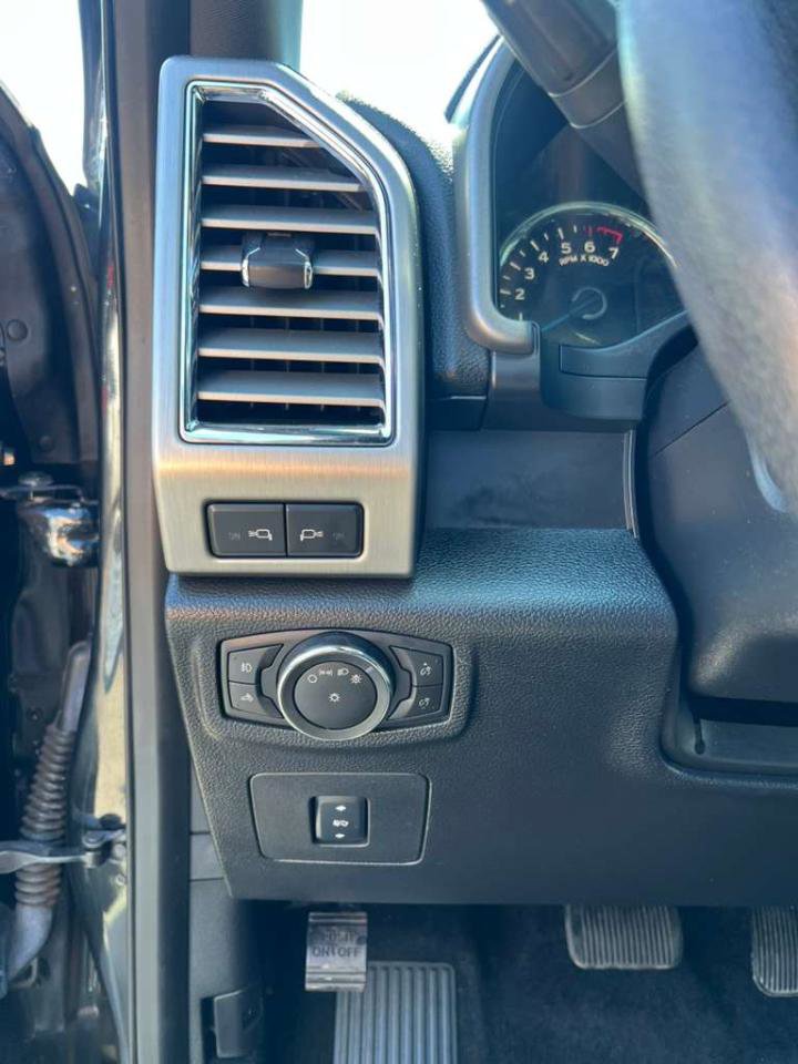 Used 2015 Ford F150 Platinum w/ Equipment Group 701A Luxury AWD/4WD image 29