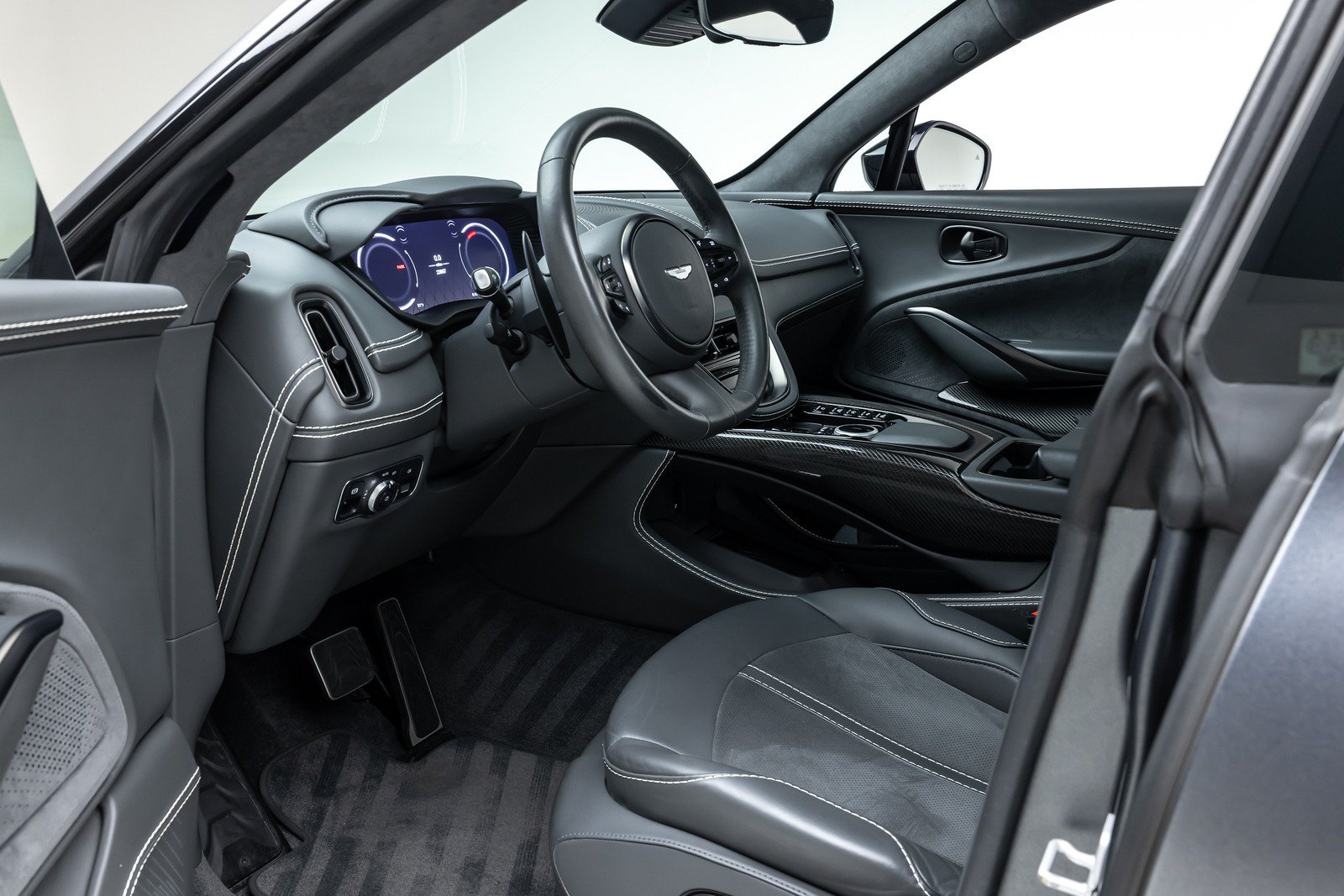 Used 2022 Aston Martin DBX AWD/4WD image 22