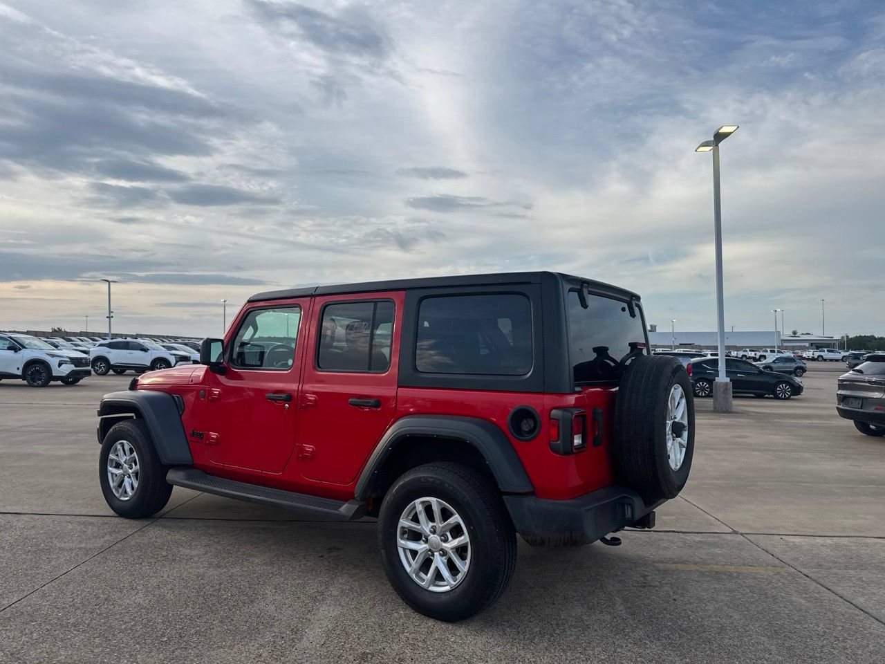 Used 2023 Jeep Wrangler Unlimited Sport AWD/4WD image 13