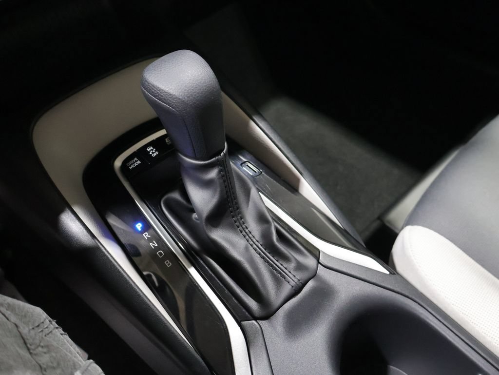 Used 2025 Toyota Corolla LE FWD image 31