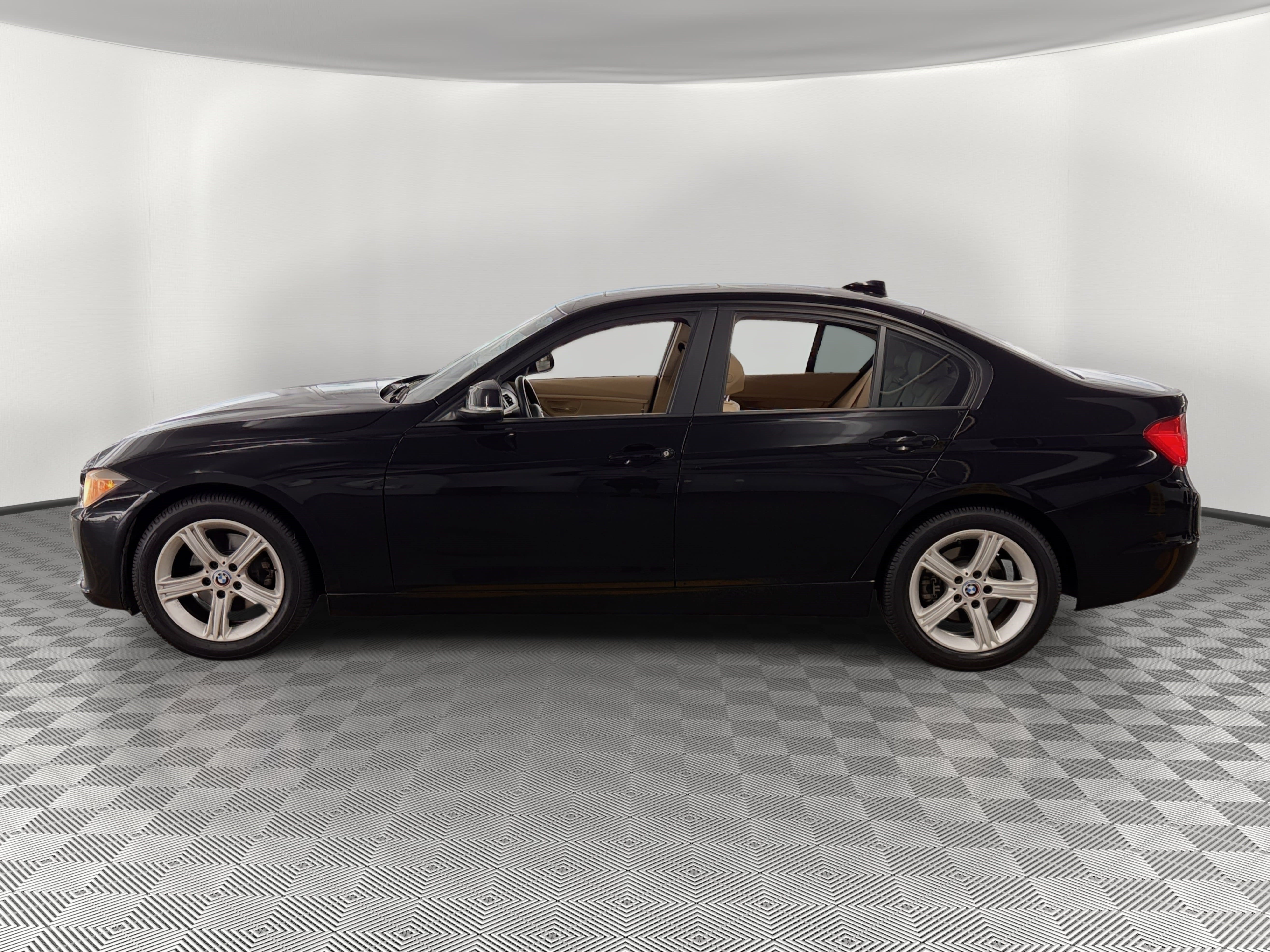 Used 2013 BMW 328i Sedan RWD image 2