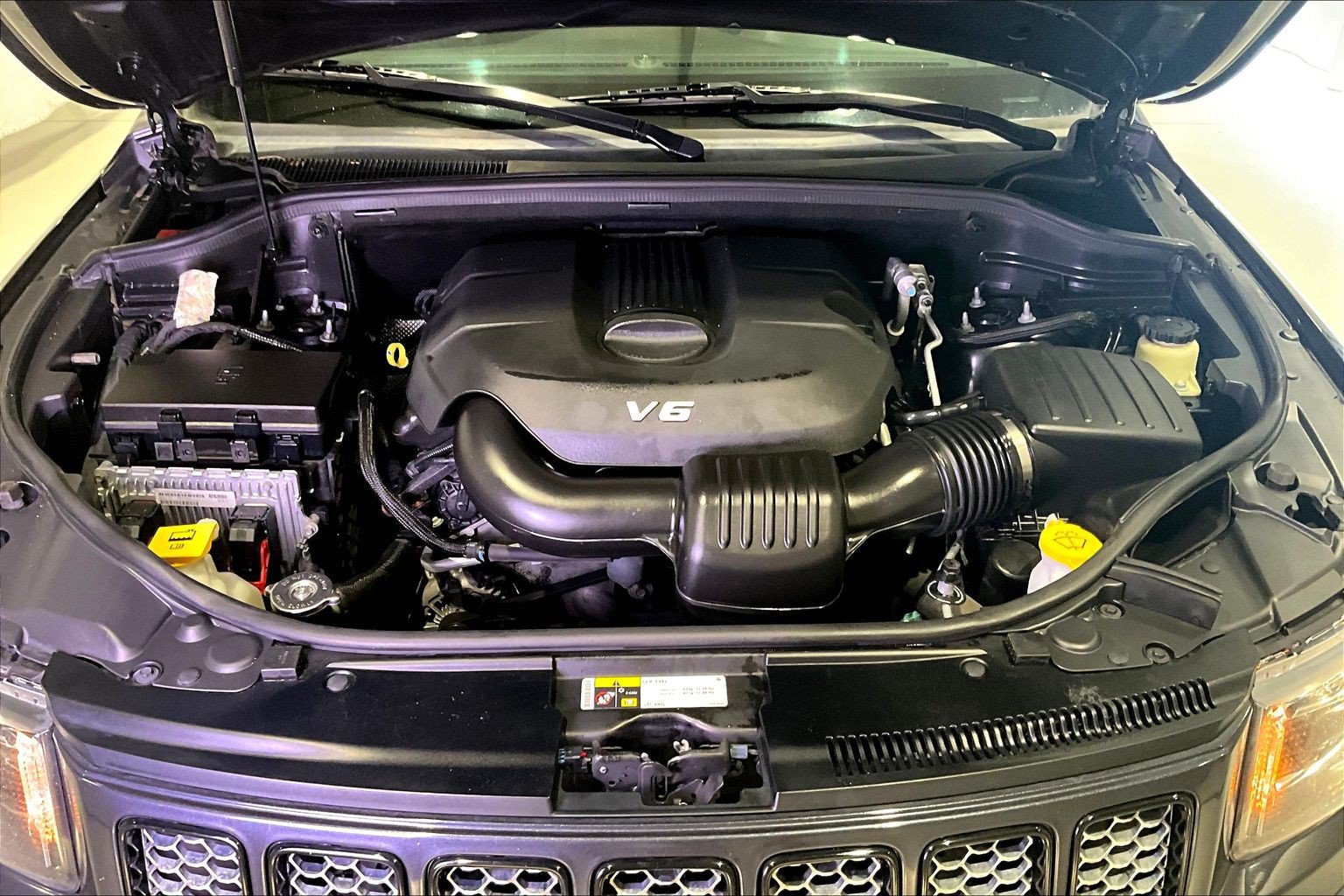 Used 2014 Jeep Grand Cherokee Altitude AWD/4WD image 28