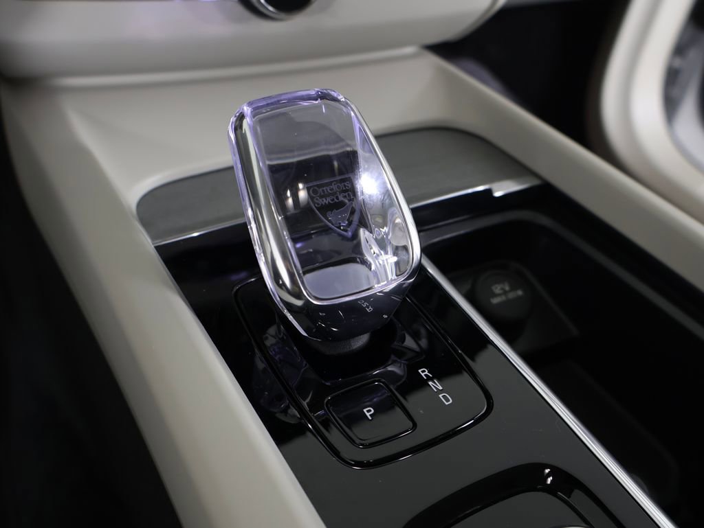 Used 2025 Volvo XC60 B5 Ultra w/ Protection Package Premier image 16