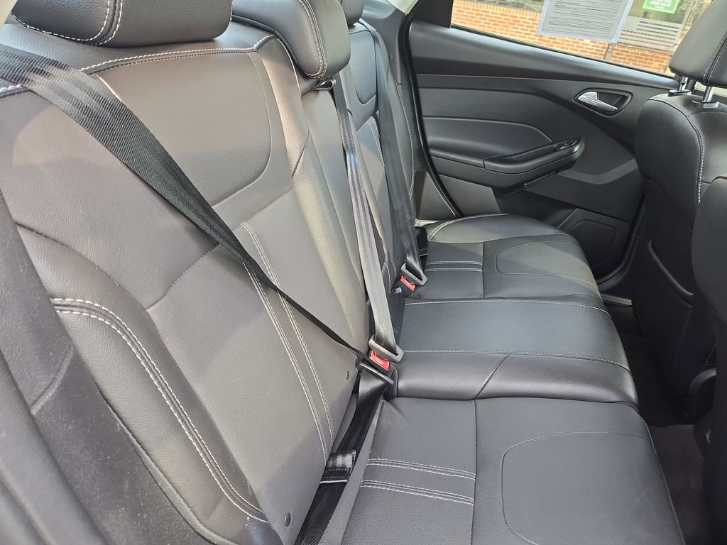 Used 2014 Ford Focus SE w/ Equipment Group 201A image 24