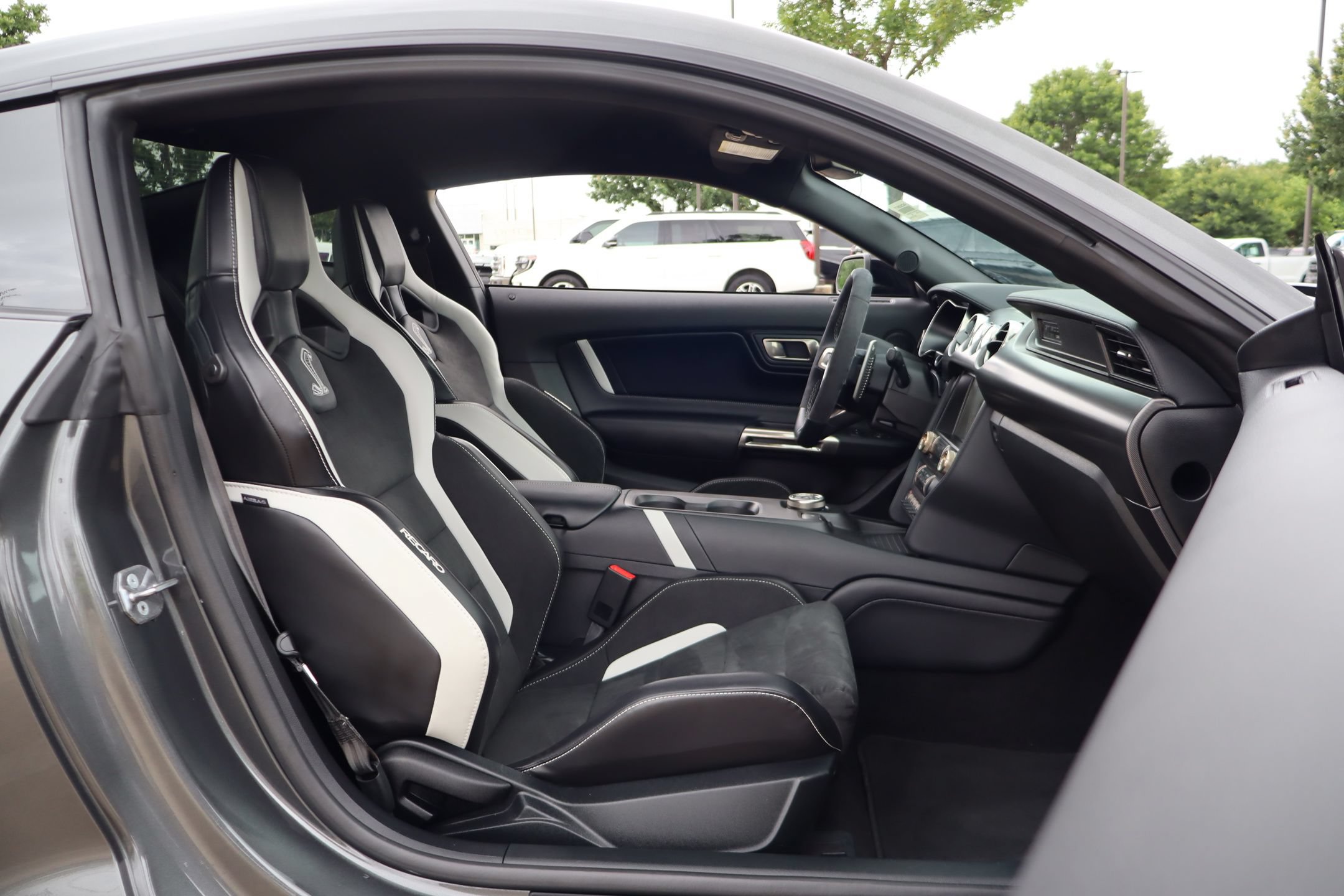 Used 2020 Ford Mustang Shelby GT500 w/ Technology Package RWD image 27