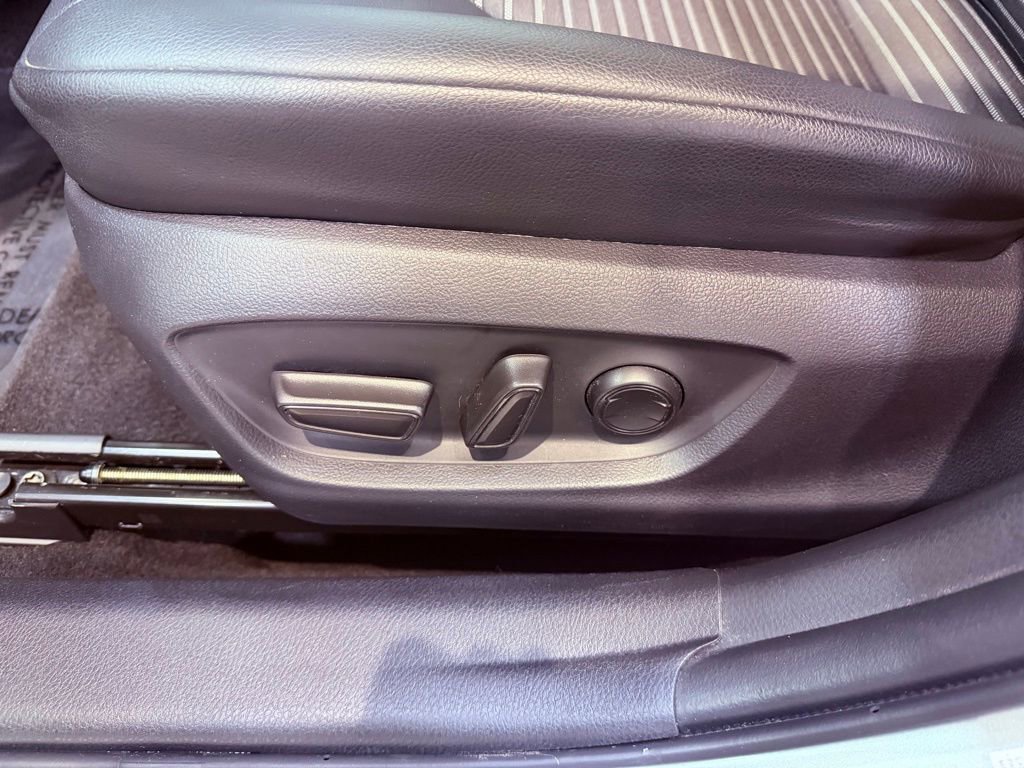 Used 2018 Toyota Camry SE image 17