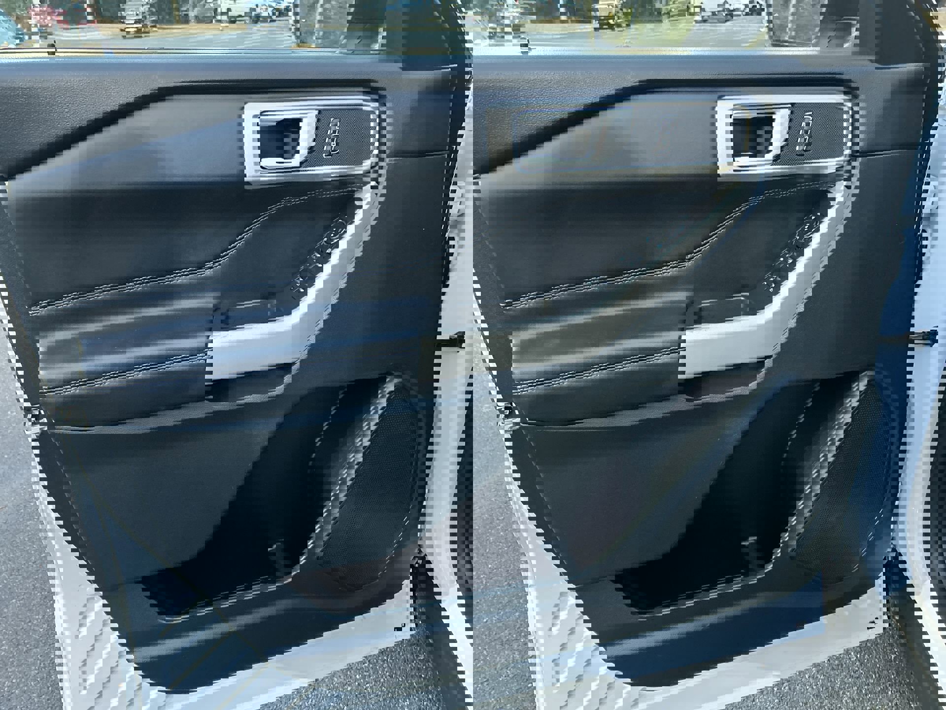 Used 2023 Ford Explorer XLT w/ Equipment Group 202A image 14