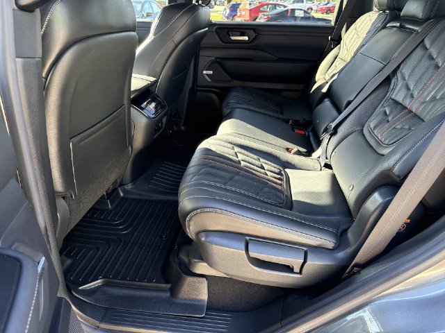Used 2025 Nissan Armada PRO-4X AWD/4WD image 16