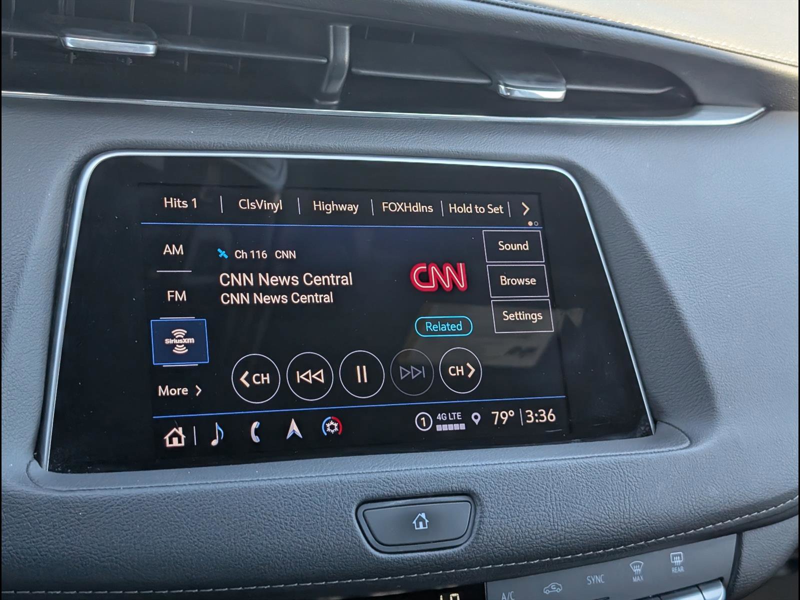 Used 2022 Cadillac XT4 Premium Luxury w/ Technology Package FWD image 14