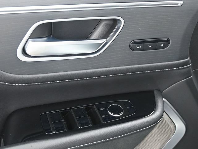 Used 2025 INFINITI QX80 Sensory image 10