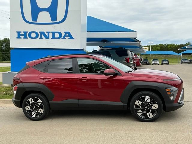 Used 2024 Hyundai Kona SEL FWD image 2
