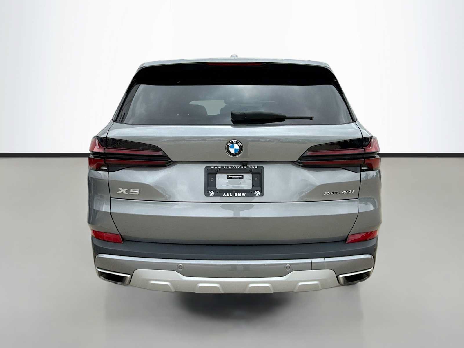 Used 2024 BMW X5 xDrive40i w/ Premium Package AWD/4WD image 4