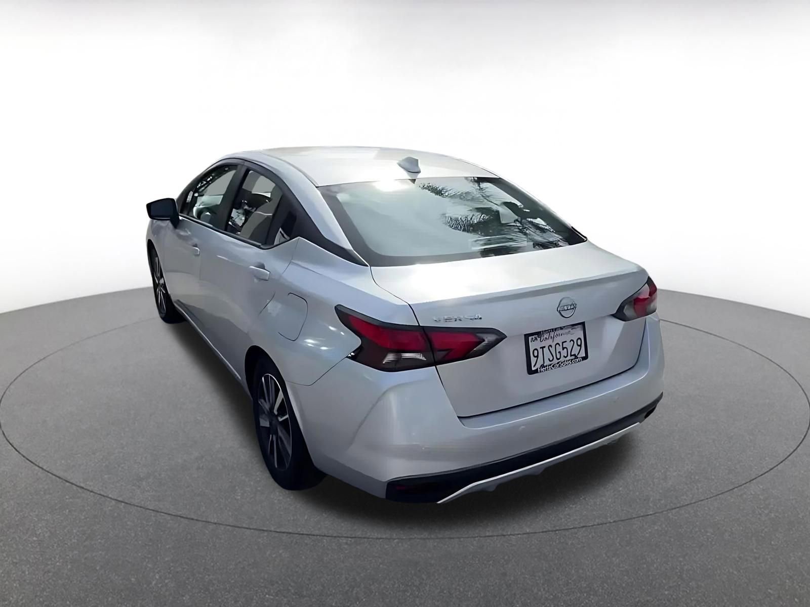 Used 2025 Nissan Versa SV FWD image 11