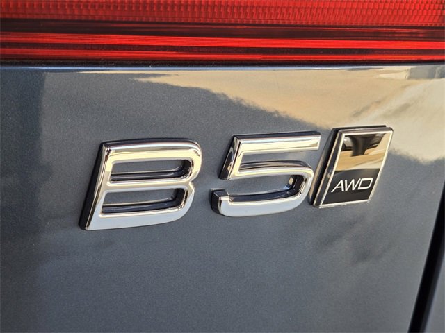 New 2026 Volvo XC60 B5 Plus w/ Protection Package Premier image 10