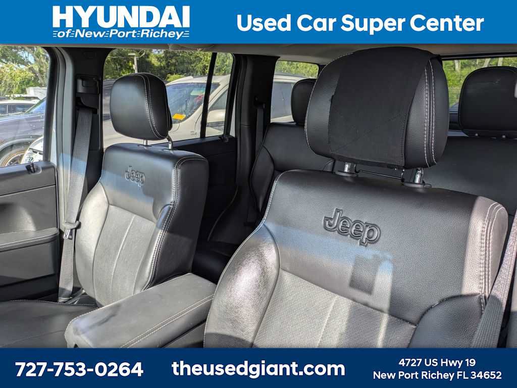 Used 2012 Jeep Liberty Limited w/ Comfort/Convenience Group AWD/4WD image 3