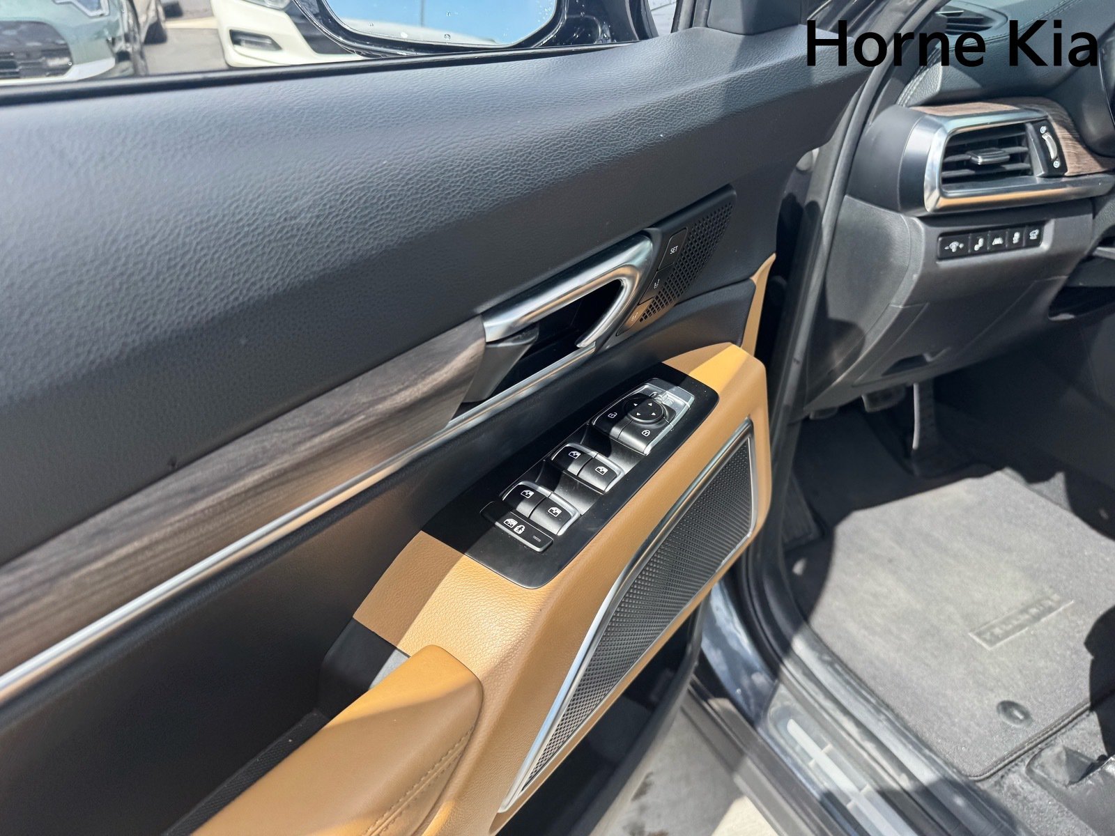 Certified 2022 Kia Telluride SX w/ Towing Package FWD image 11