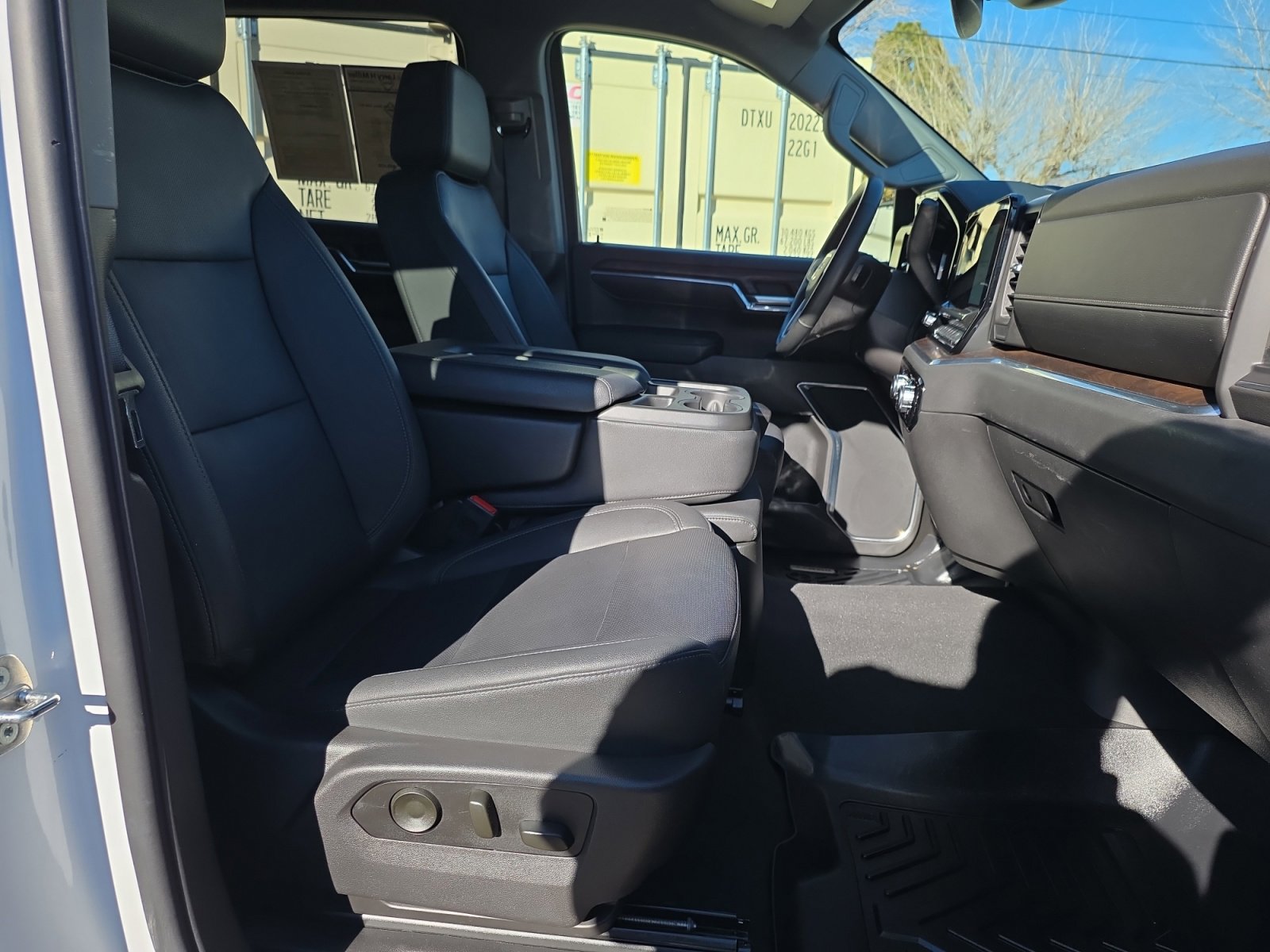 Used 2024 GMC Sierra 1500 SLT image 29