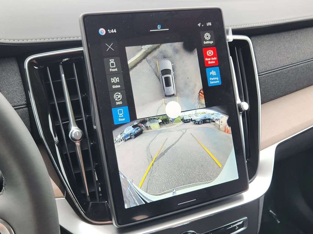 New 2026 Volvo XC90 T8 Plus w/ Protection Package AWD/4WD image 9