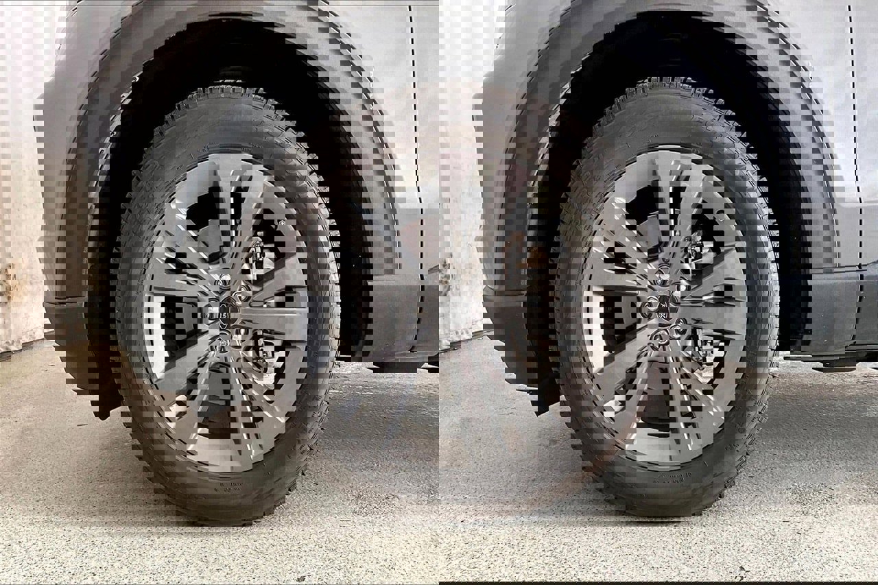 Used 2021 Ford Explorer XLT w/ Equipment Group 202A image 6