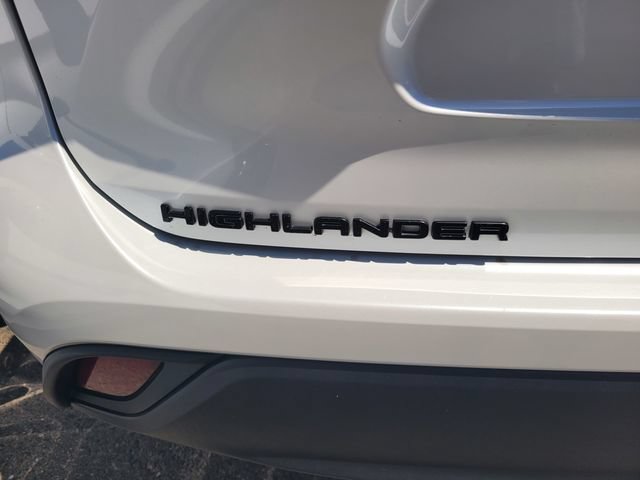 Used 2023 Toyota Highlander XLE AWD/4WD image 7