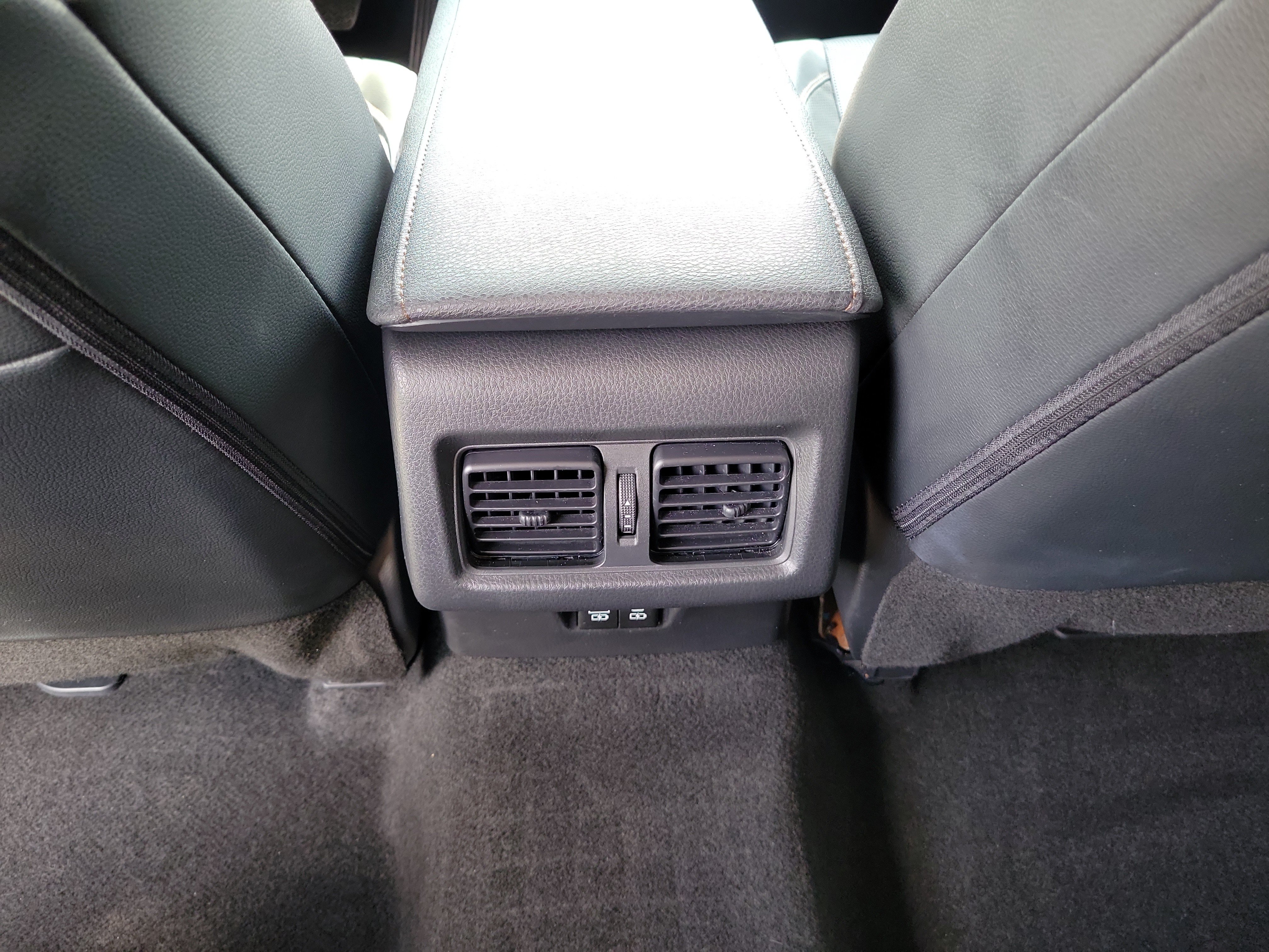 Used 2025 Toyota Camry XLE AWD/4WD image 10