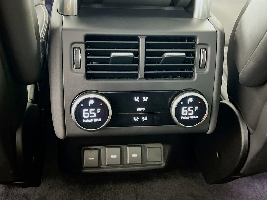 Used 2024 Land Rover Discovery Dynamic SE image 27