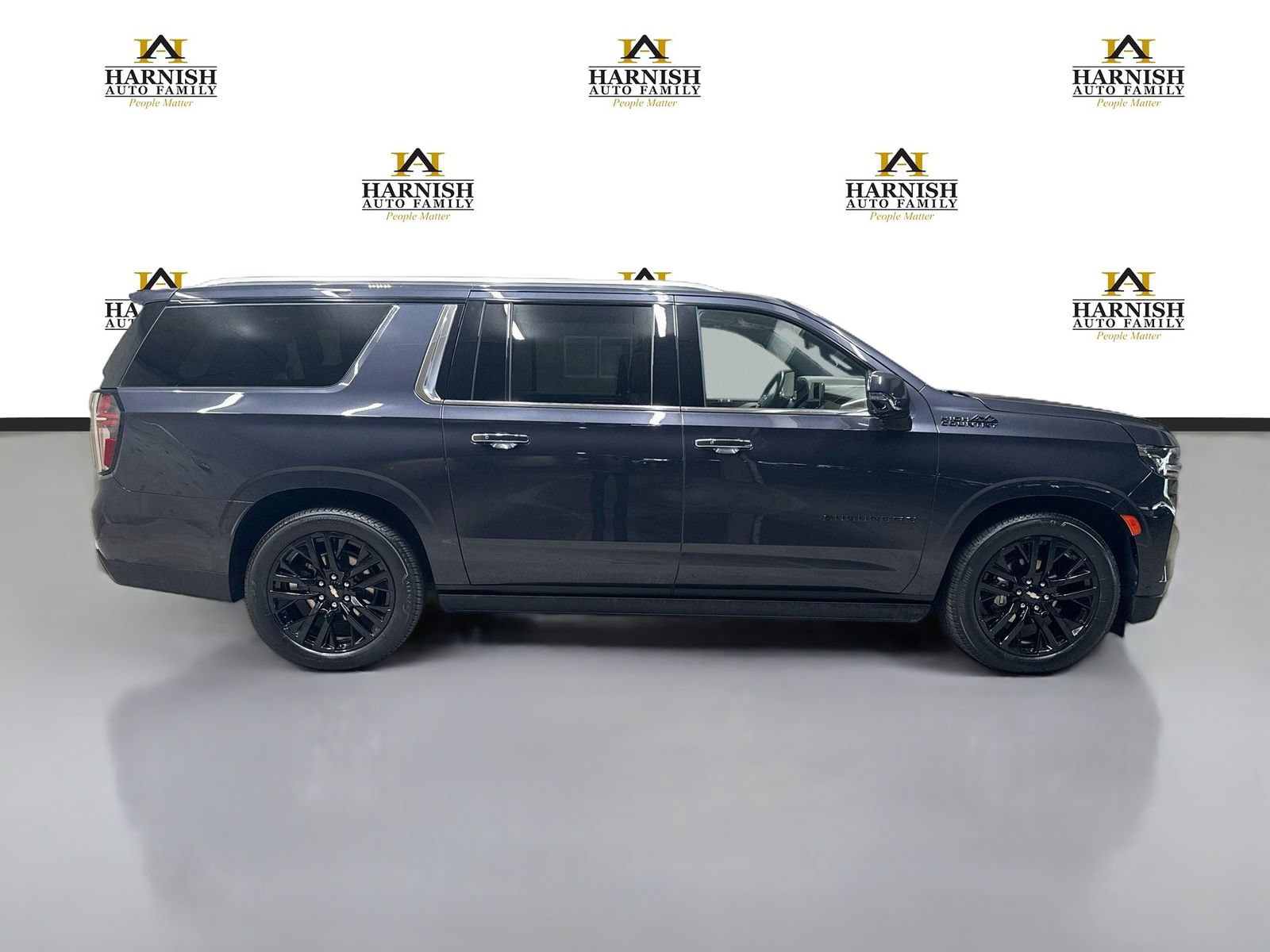 Used 2024 Chevrolet Suburban High Country w/ Advanced Technology Package AWD/4WD image 5