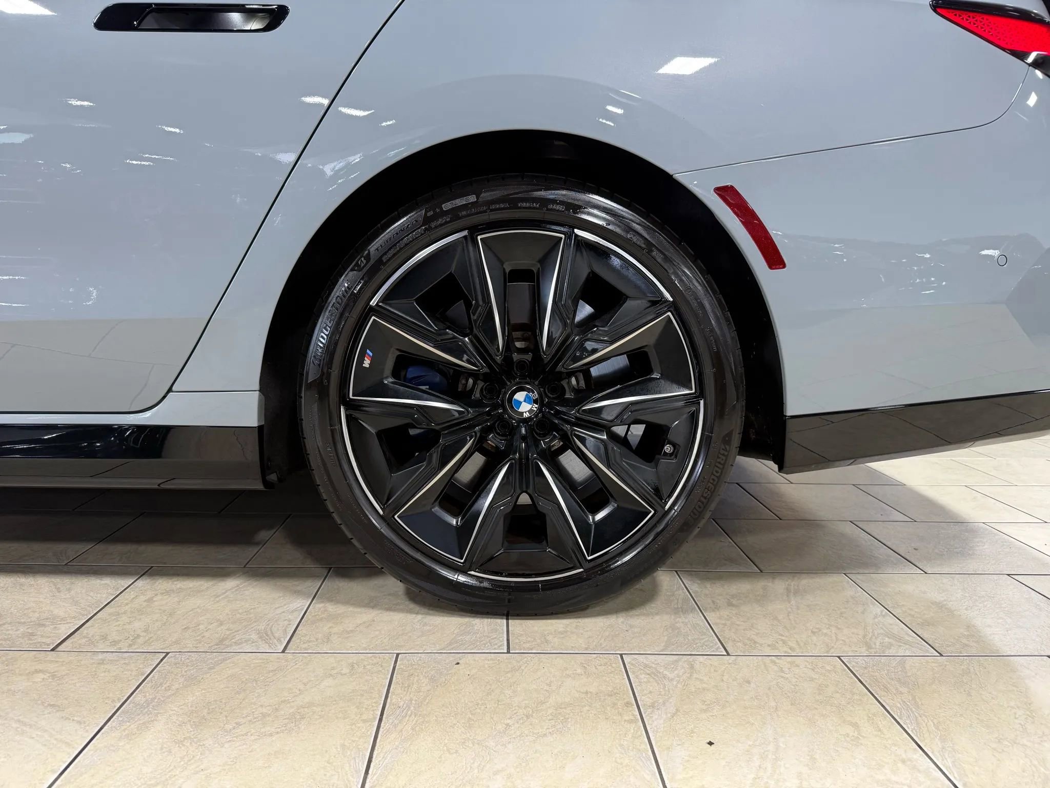 Used 2023 BMW 760i xDrive w/ Luxury Rear Seating Package image 34