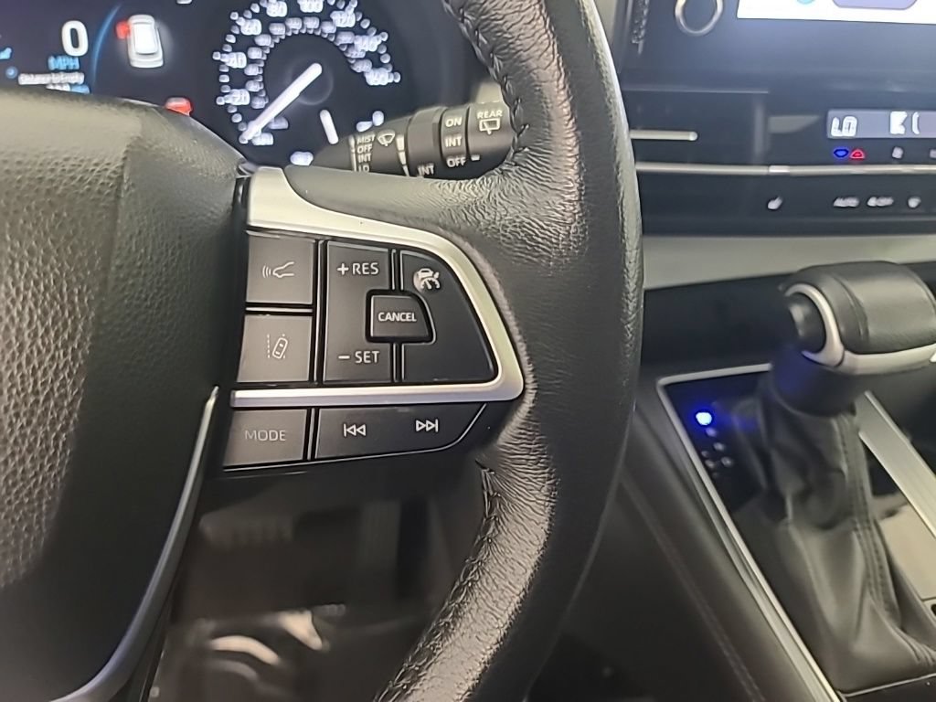 Used 2025 Toyota Sienna XLE FWD image 29