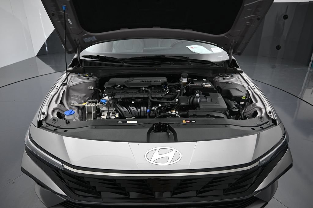 Used 2025 Hyundai Elantra Limited FWD image 30