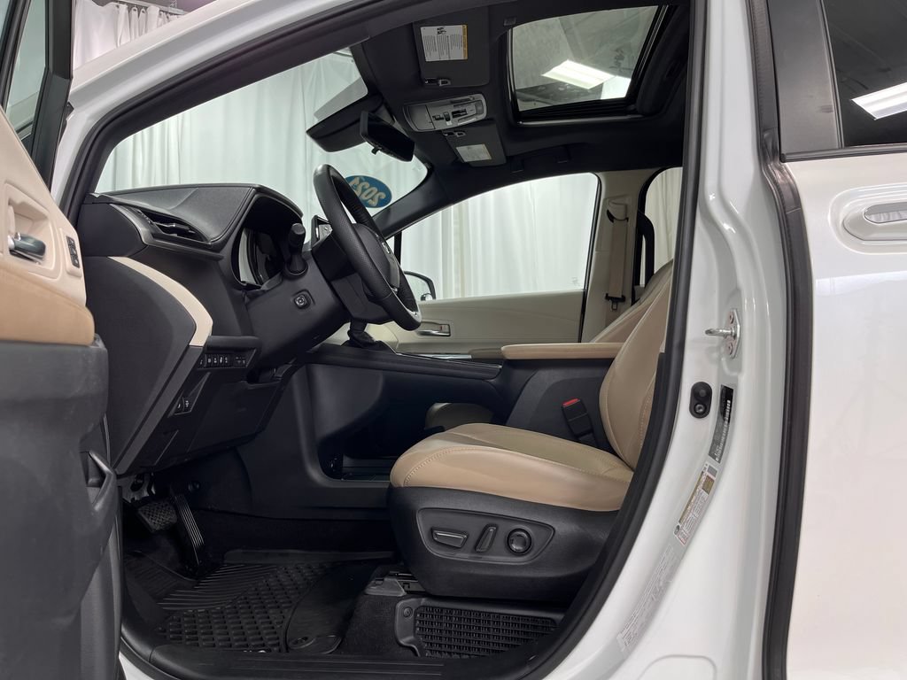Used 2021 Toyota Sienna Limited AWD/4WD image 18