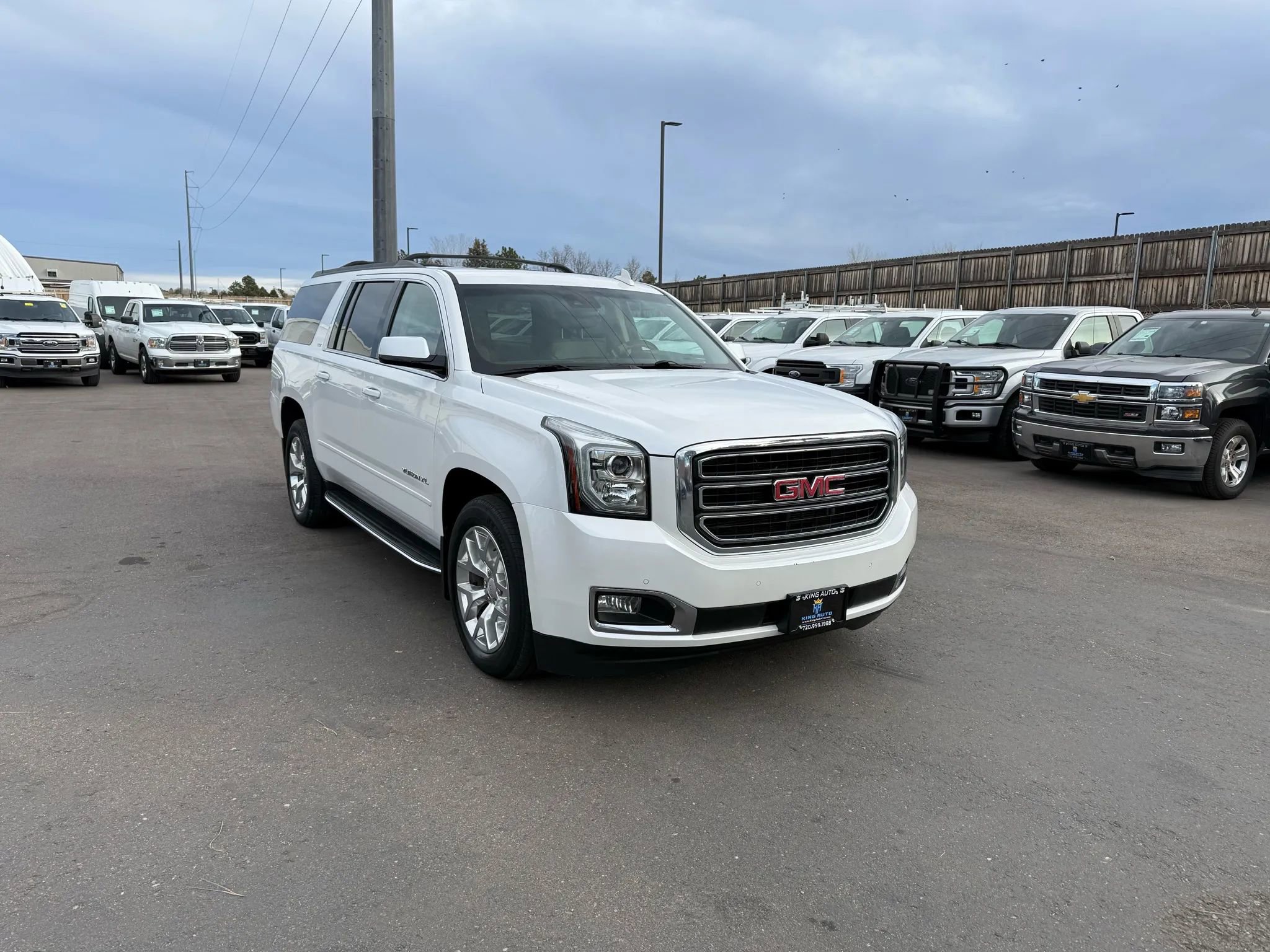 Used 2017 GMC Yukon XL SLT w/ Open Road Package image 12
