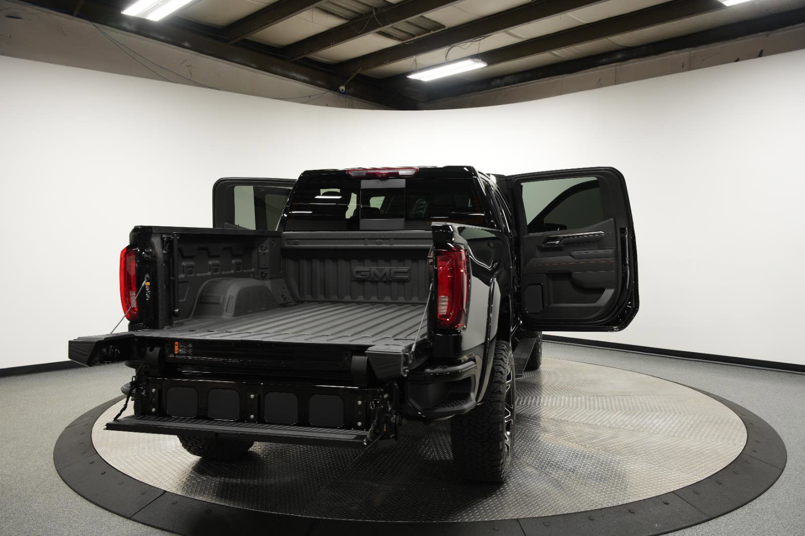 Used 2025 GMC Sierra 1500 AT4 w/ AT4 Premium Package image 15