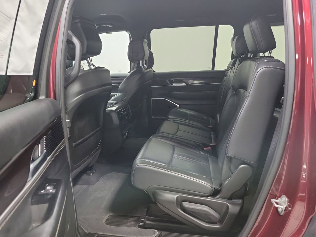 Used 2023 Jeep Wagoneer 4WD image 33