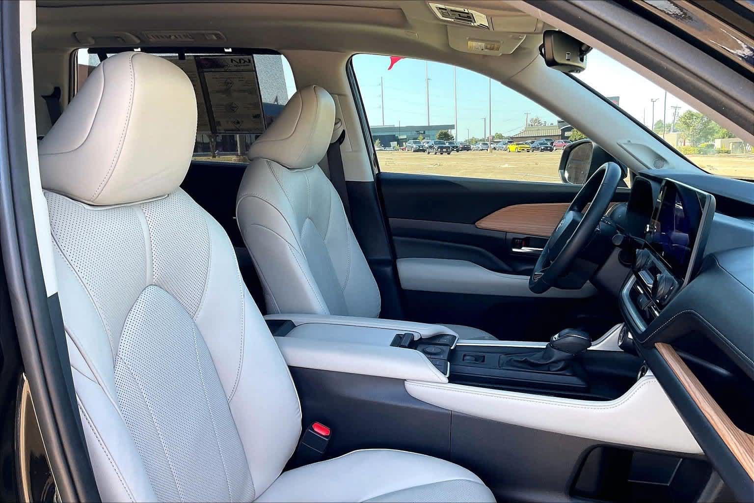 Used 2025 Toyota Grand Highlander FWD image 13