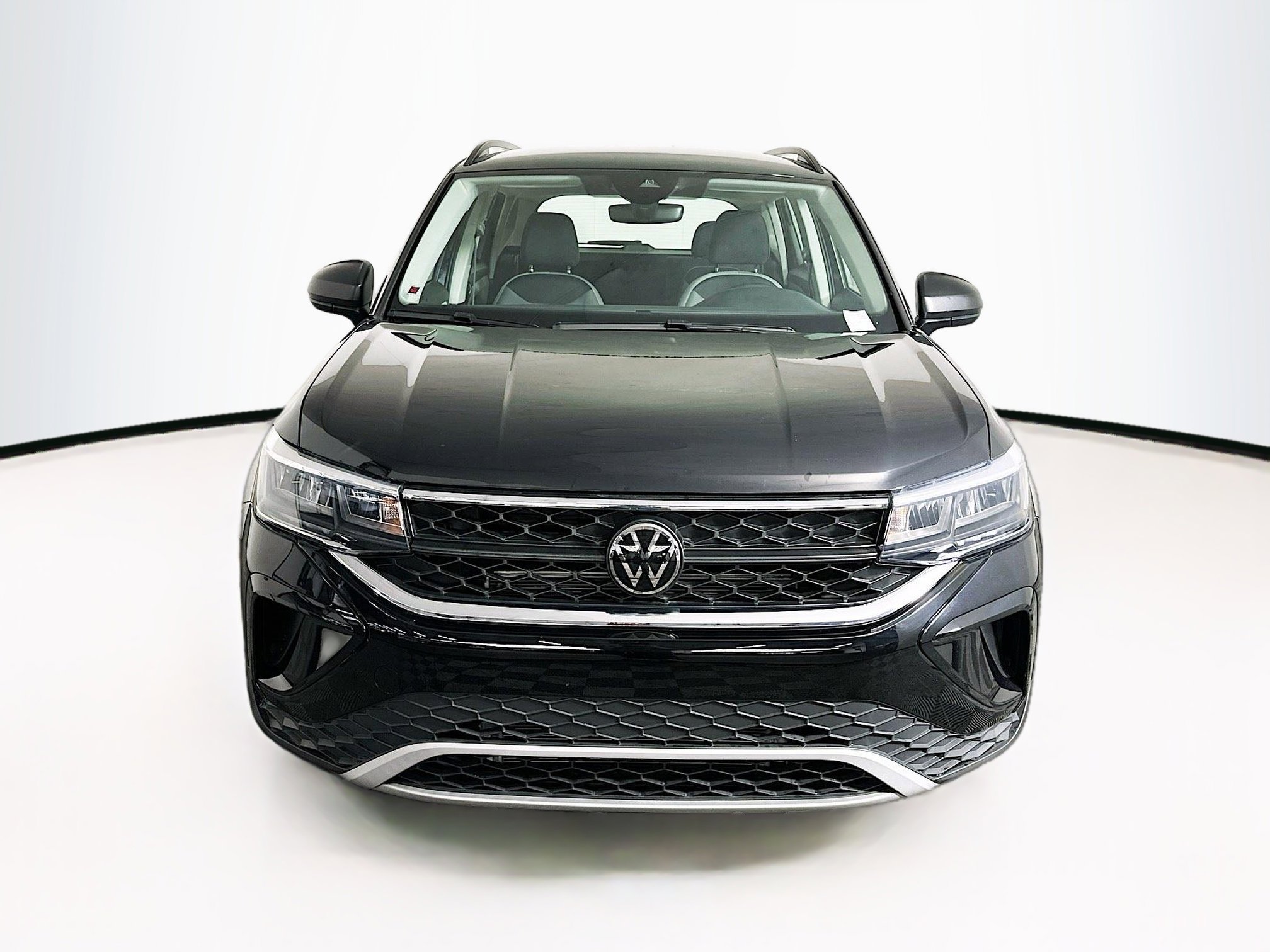 Used 2024 Volkswagen Taos S FWD image 2
