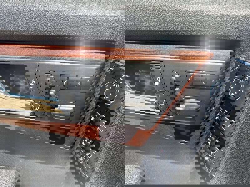 Used 2011 Mercedes-Benz GLK 350 4MATIC image 36