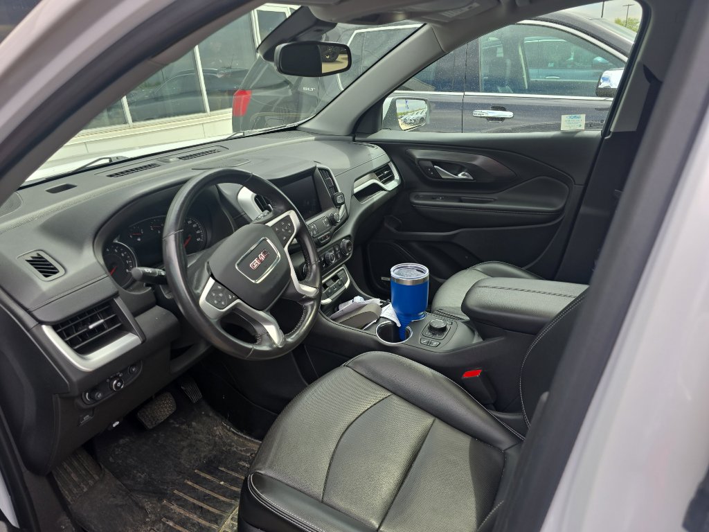 Used 2022 GMC Terrain SLT w/ Infotainment Package II AWD/4WD image 2