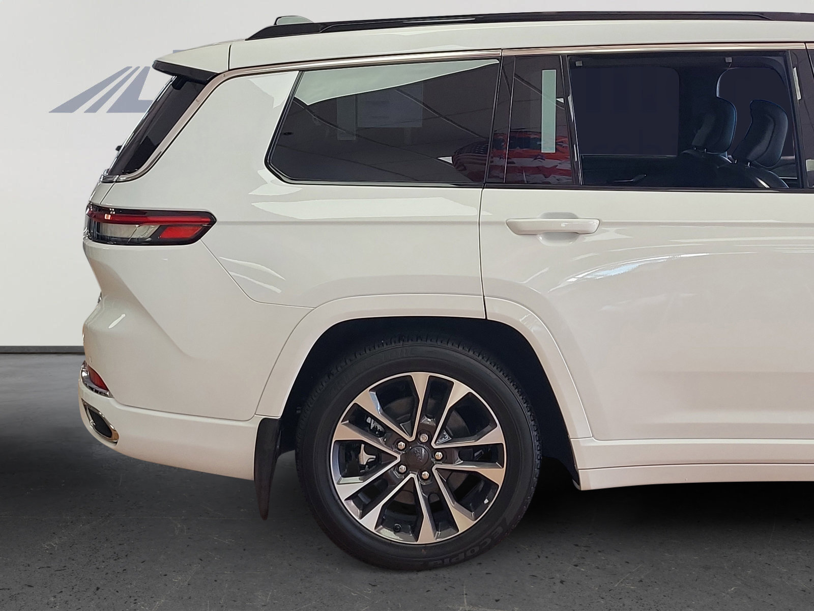 New 2025 Jeep Grand Cherokee L Overland w/ Luxury Tech Group IV image 6