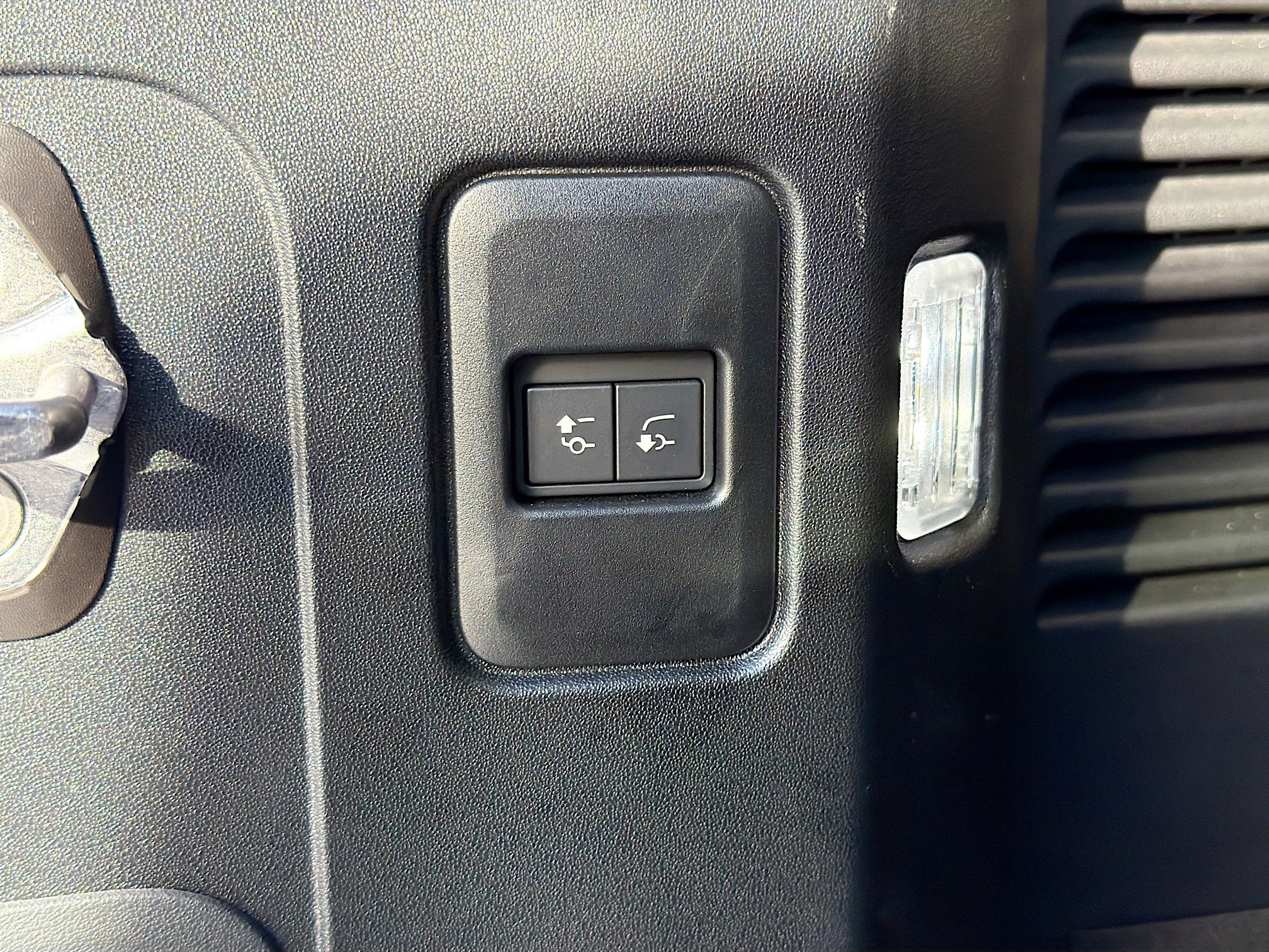 Used 2025 Land Rover Defender 130 S image 47