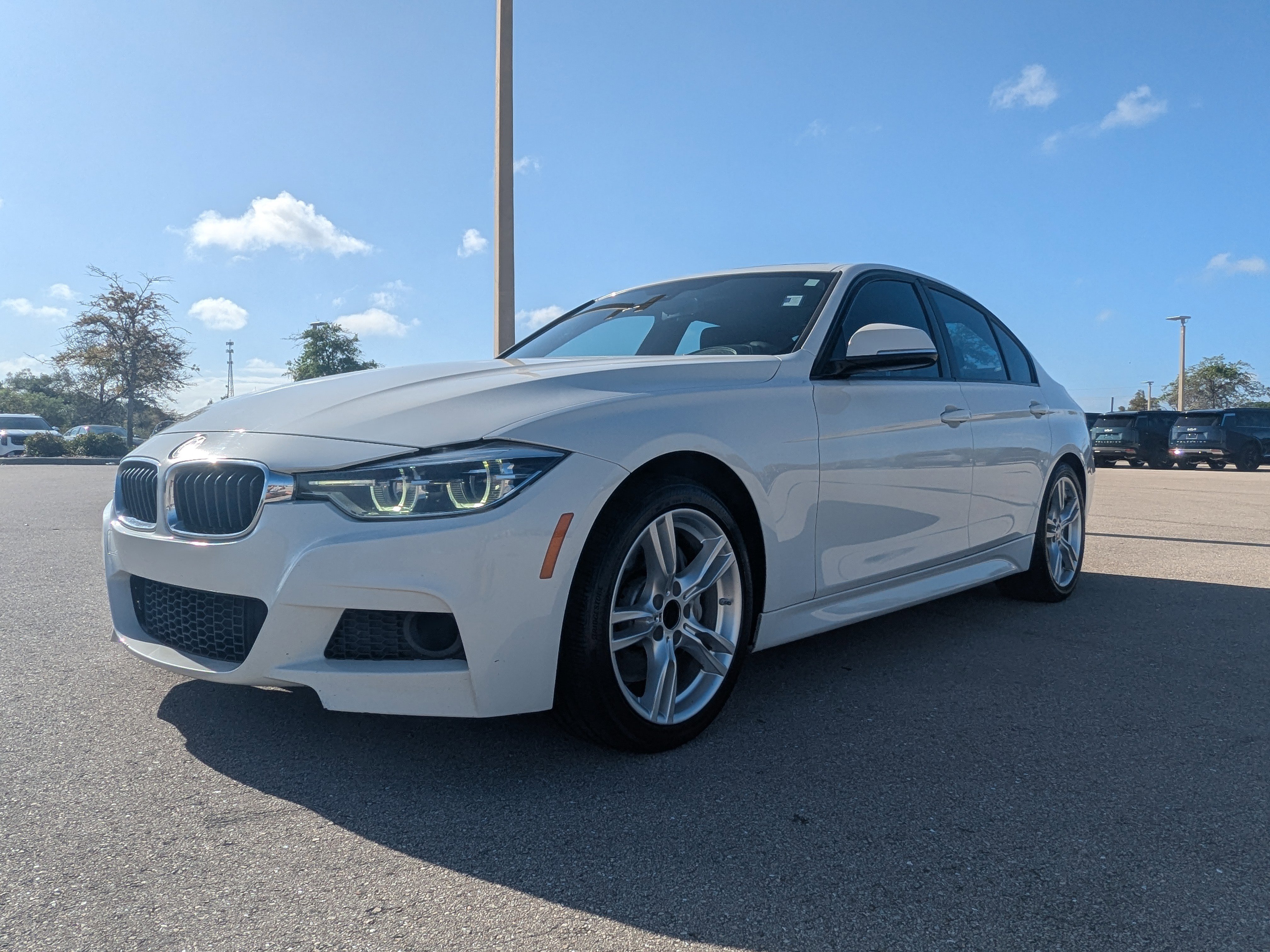 Used 2018 BMW 330i Sedan w/ M Sport Package image 9