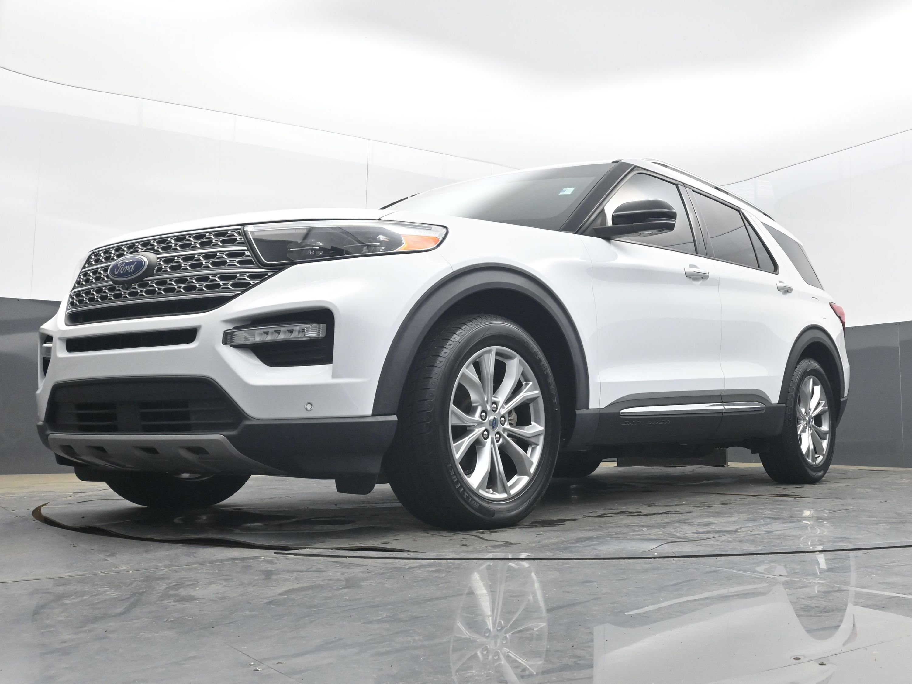 Used 2021 Ford Explorer Limited w/ Equipment Group 301A image 25