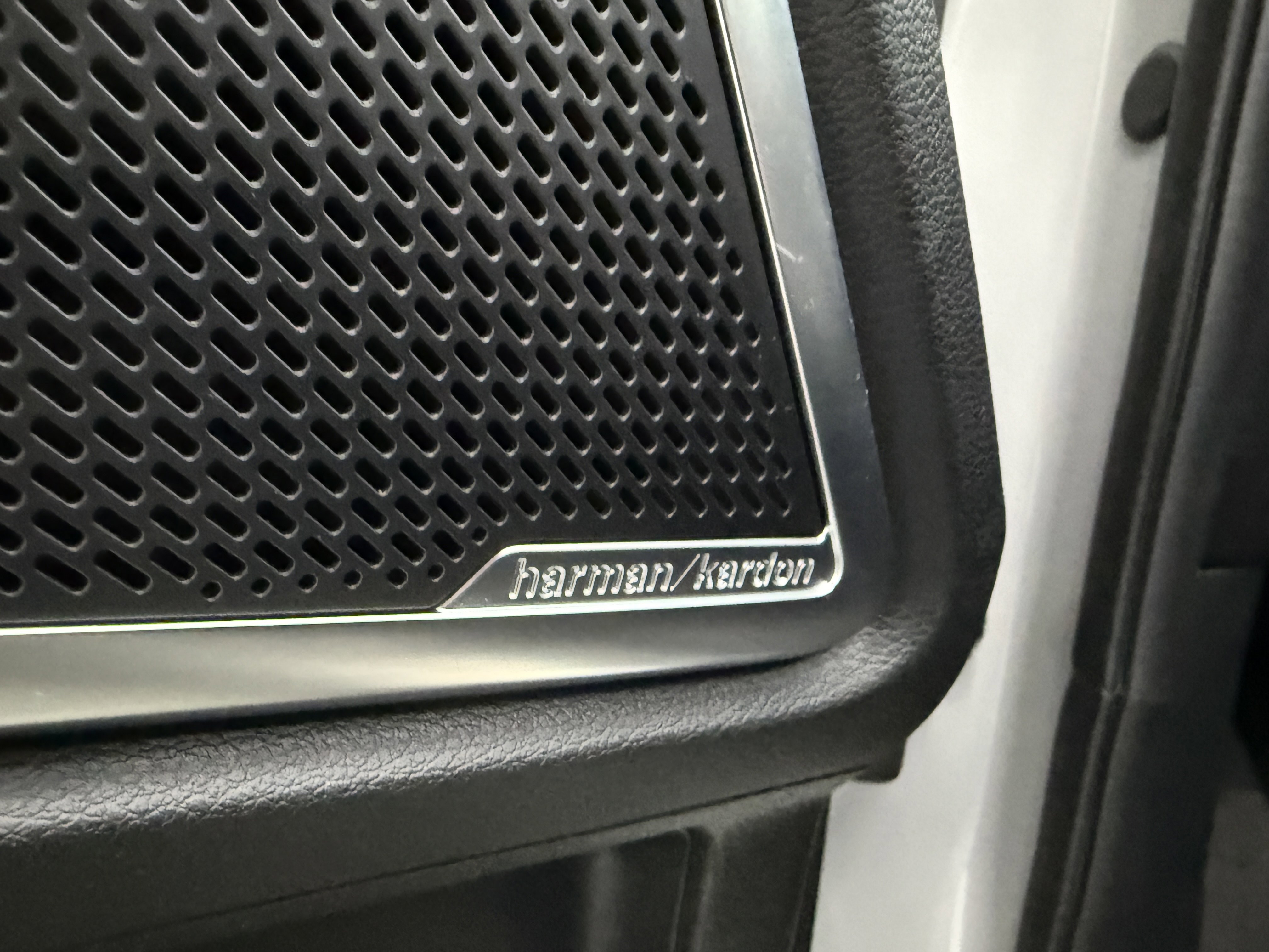 Used 2022 Kia Telluride SX image 12