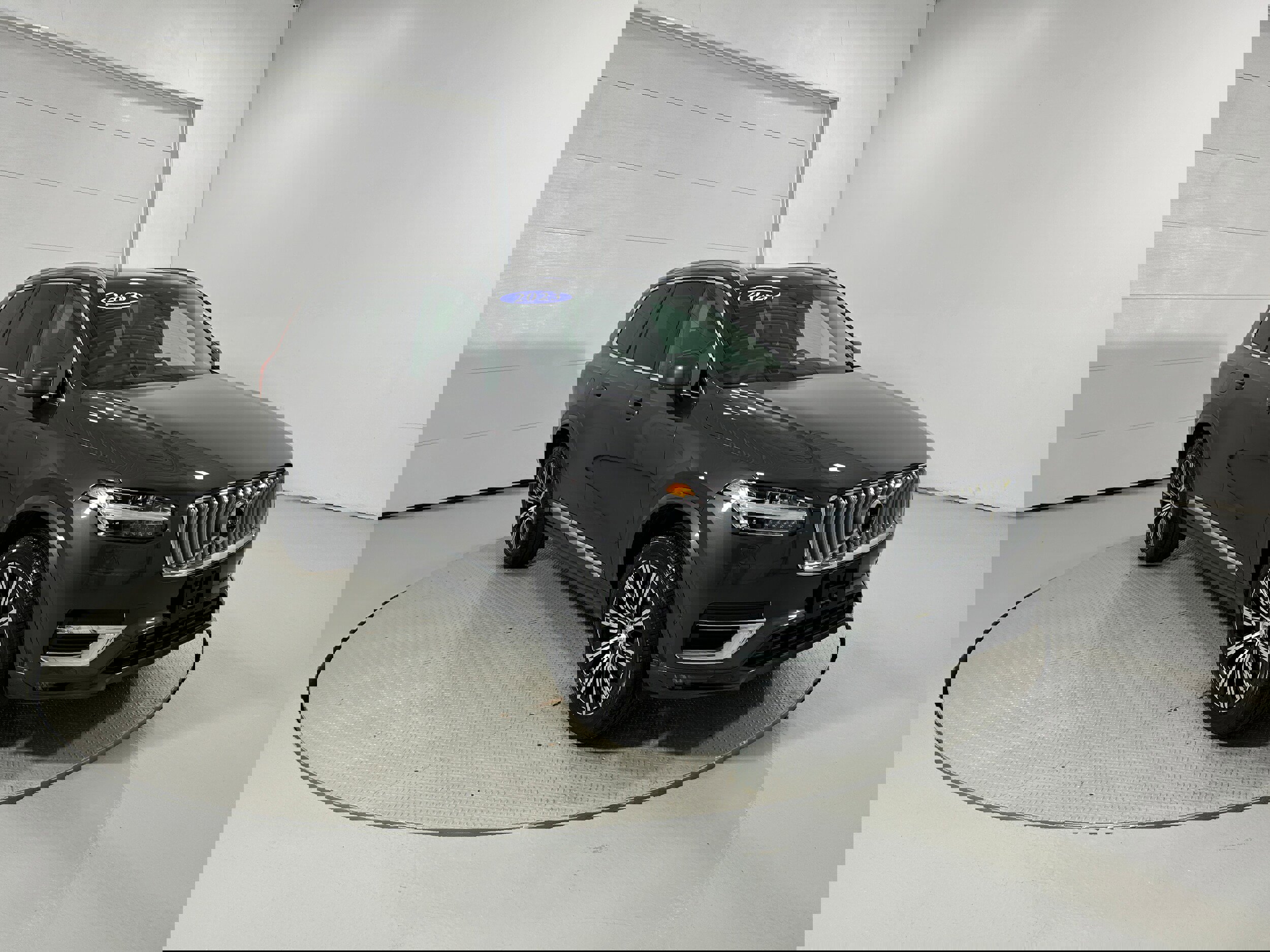 Used 2023 Volvo XC90 B6 Plus image 2