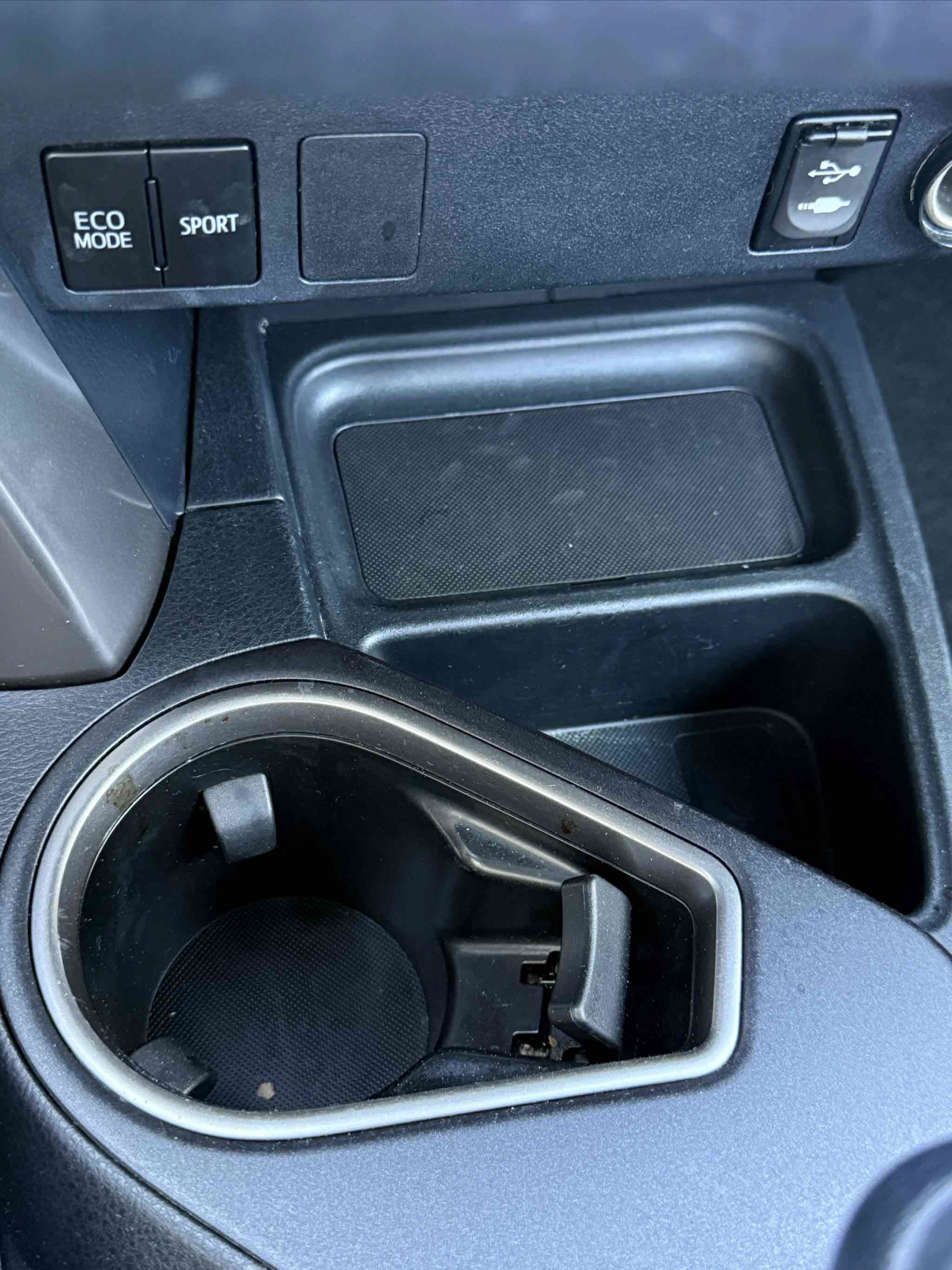 Used 2018 Toyota RAV4 LE w/ All Weather Liner Package FWD image 94