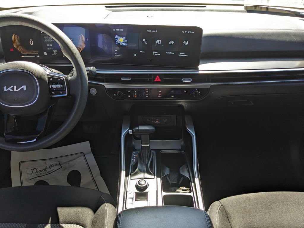 Certified 2025 Kia Sorento LX FWD image 17