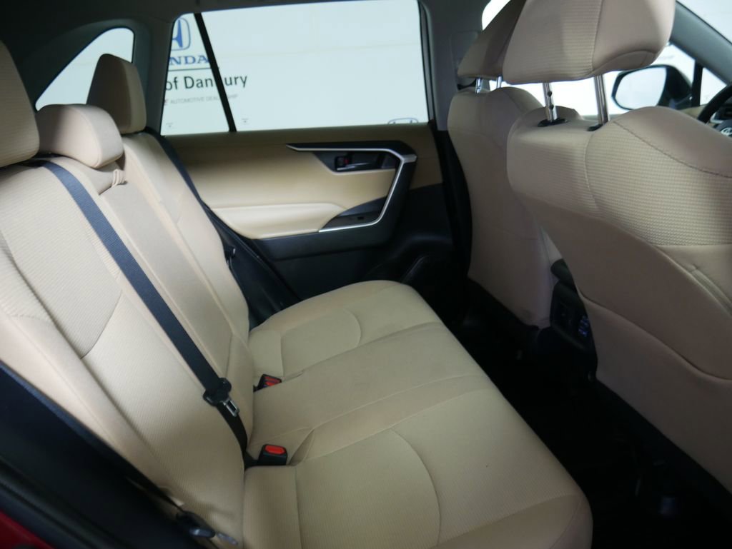 Used 2022 Toyota RAV4 LE image 9